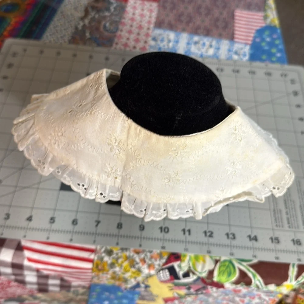 Vintage Eyelet Lace Peter Pan Detachable Collar – Embroidered Floral with Ruffle - Picture 2 of 10